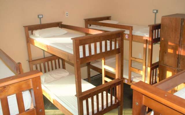 Curvão Surf House - Hostel
