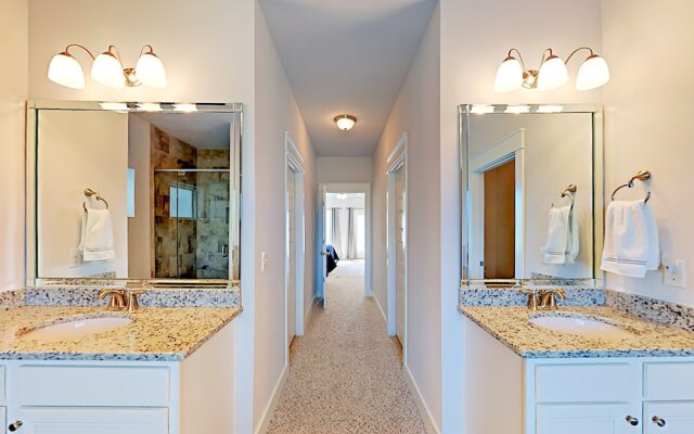 Tropical Retreat Double Gate - 4 Br Home