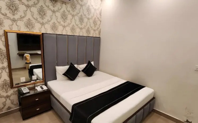 Red Fort Hotel Gulberg