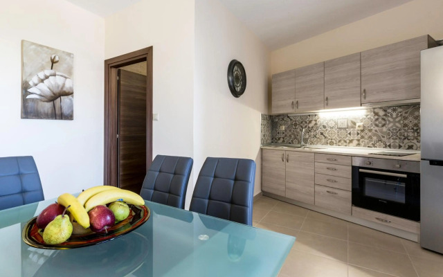 Lyristis Dinos Studios & Apartments