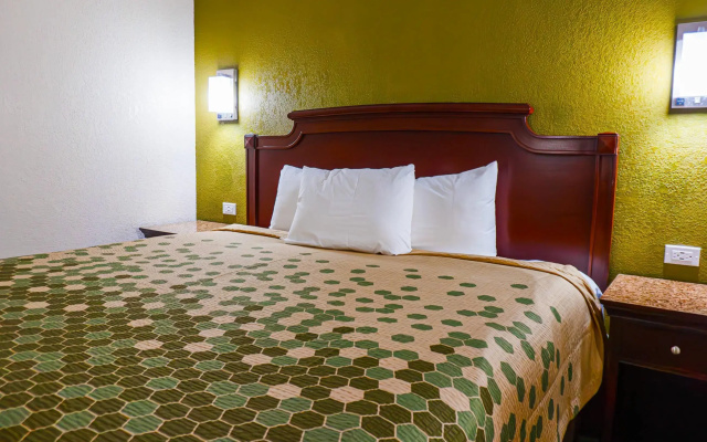 Rodeway Inn & Suites Fort Jackson