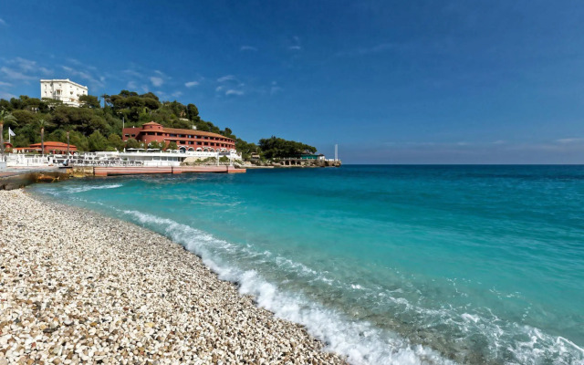 Monte Carlo Beach
