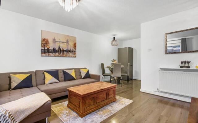 Inviting 2-bed House in Milton Keynes - Netflix