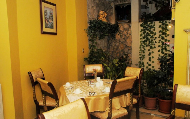Colony Inn Hotel