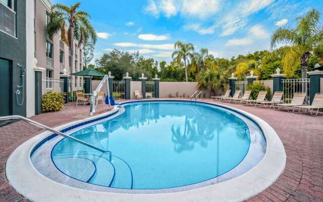 La Quinta Inn & Suites by Wyndham Naples Downtown