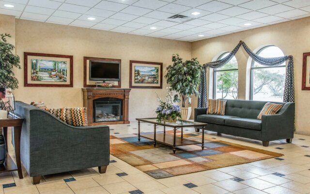 Quality Inn & Suites Coldwater Area
