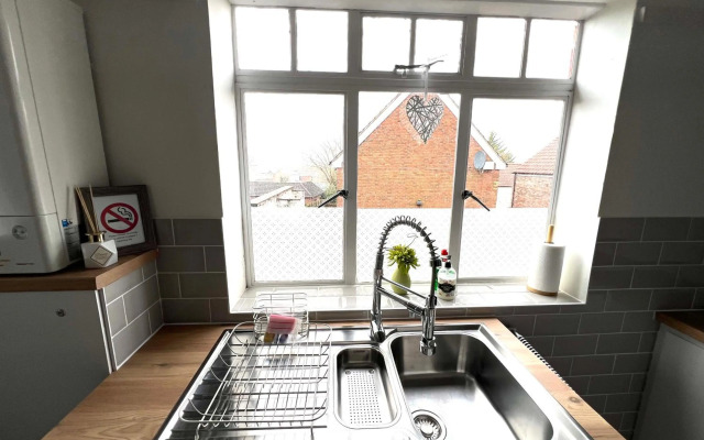 Beautiful 2b Apt in the Heart of Glastonbury.