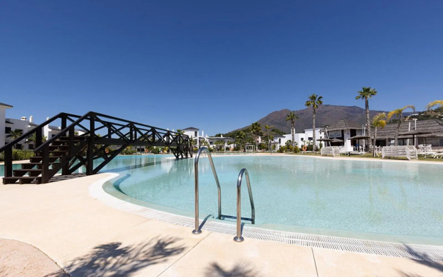 Brand New, Elegant Three Bed Apartment