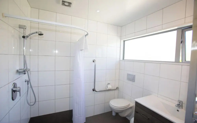 Three Rivers 2 Bedroom Cottage – Bathroom – Lake Tekapo
