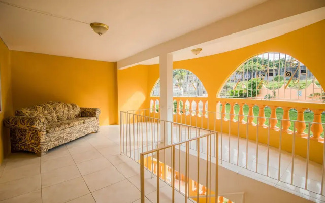 9 bed Villa Montego 10 Minute Walk to the Beach