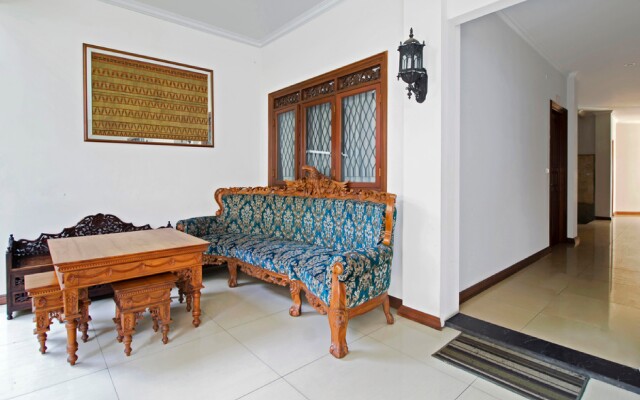 RedDoorz Plus @ Kelapa Dua Kebon Jeruk