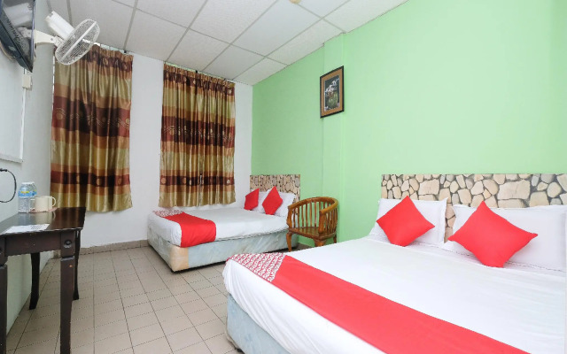 OYO 850 Gold Star Hotel