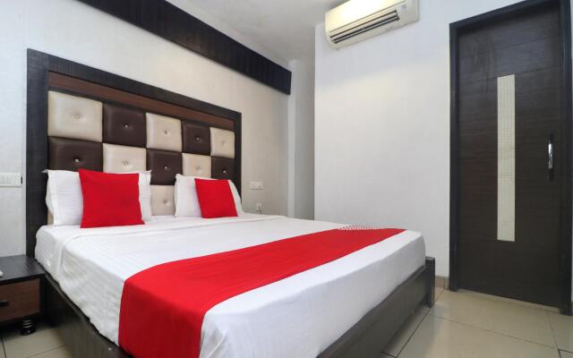 OYO 19392 Hotel Lexis