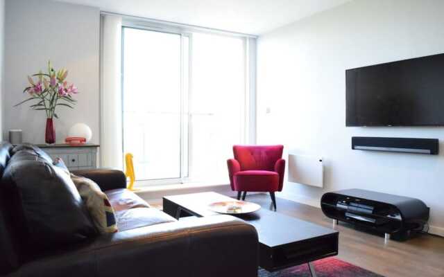 East London 2 Bed Flat With Balcony