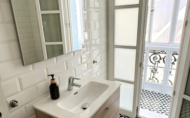 Fabulous City Centre One Bedroom Mayfair Apartment - Grand Central House