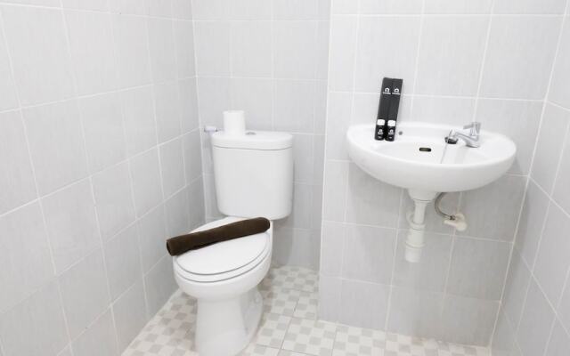 Modern And Homey 2Br At Puncak Kertajaya Apartment