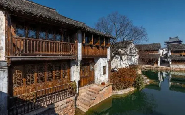 Puyuan fashion ancient town theme inn