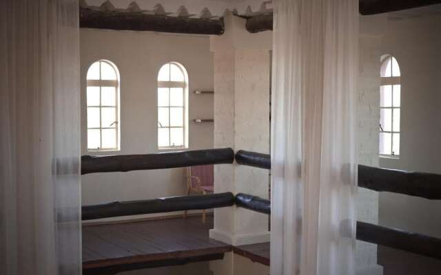 Sweet Thorn Retreat Airport Lodge