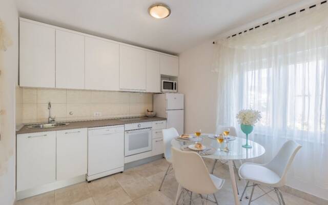 Mirica - Close to the Beach - A1