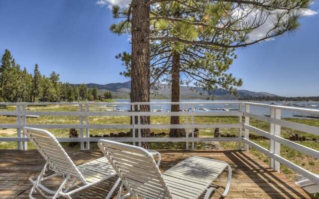 012 - Lakefront Chalet