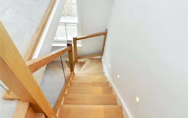 Rainsford Mews by Lime Street
