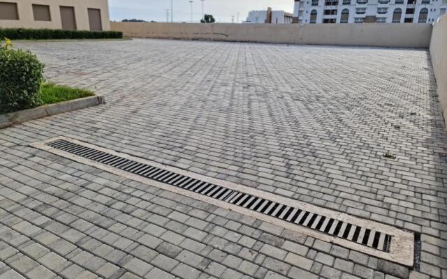 Appartement neuf avec piscine à 300m de la plage!