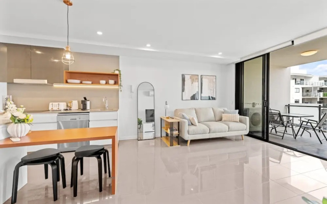 Stylish West End Stay With Rooftop Pool & BBQ – Guest Rooms – Brisbane