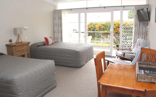 Hananui Lodge and Apartments