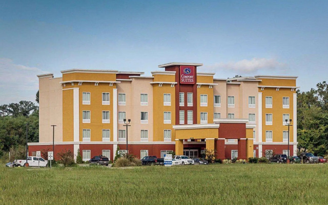 Comfort Suites near Tanger Outlet Mall