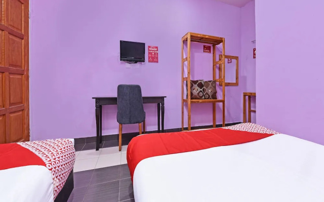 OYO 90561 Awan Biru Motel