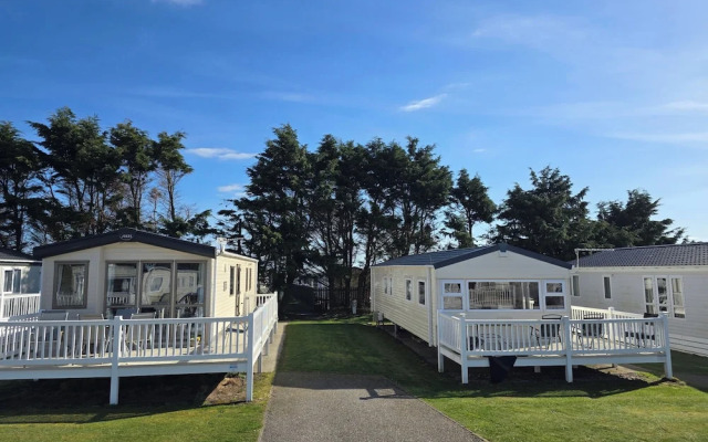 3 Bed-sleeps 8-free Parking-5 Min to Beach