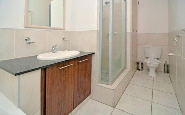 Great 2 bedroom, serviced apartment, views, pool!