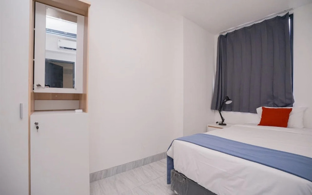 Good and Cozy 2BR at Collins Boulevard Apartment