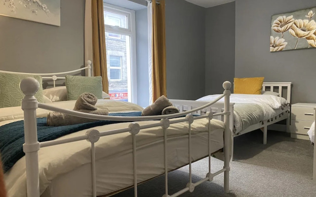 Bright 2br,sleeps 6 - Bridgend Centre, Train Link