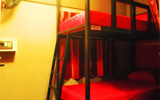Let It Bee Econo Hostel