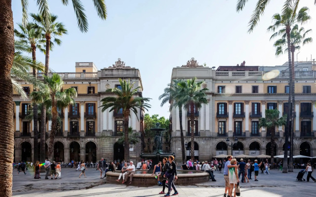 Las Ramblas Pasaje Bacardi Apartments