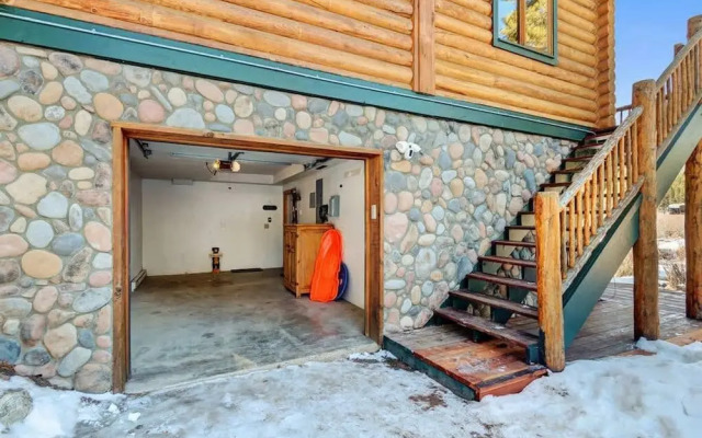 Private Luxurious Cabin w spa Near Breckenridge