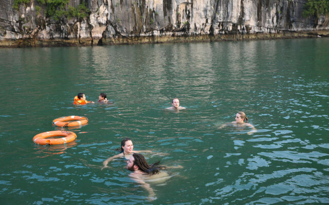 Rosa Cruise Halong