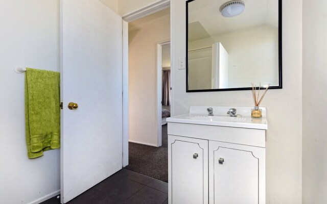 Sunny Christchurch Townhouse