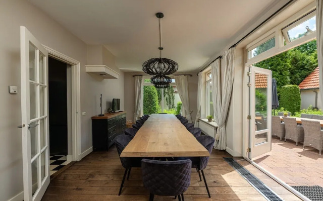 Tasteful Holiday Home With Spacious Garden