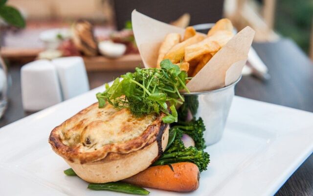 Llanwenarth Hotel & Riverside Restaurant