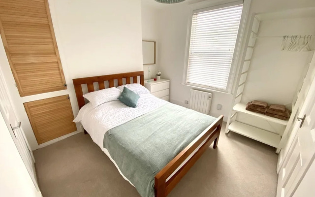 Spacious Two Bed Apartment in Poole