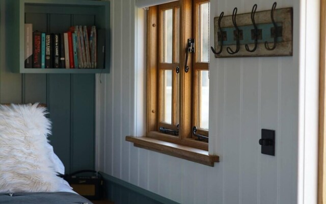 Luxury Hut - With own hot Tub, in Tunbridge Wells