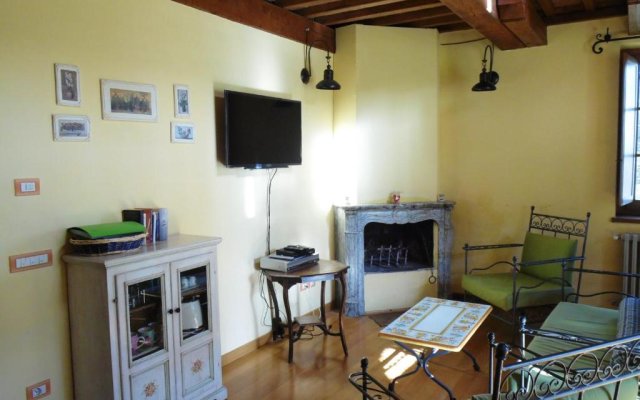 7 bedrooms villa with private pool enclosed garden and wifi at Loc Ramazzano Perugia