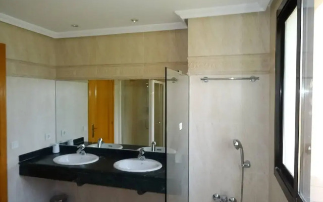 Beautiful Flat Near Golf Courses With sea Views