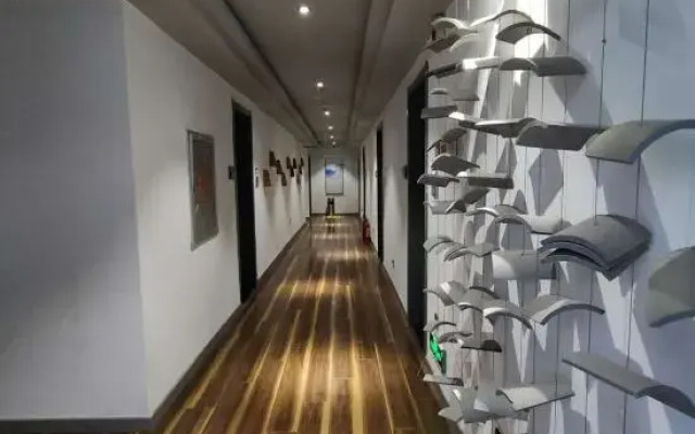 Sili Carl Visual Hotel