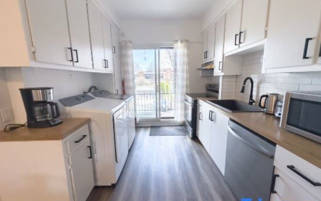 Fantastic 4-Bedroom Residence in Little Italy, Only 5 Minutes from Beaubien Metro
