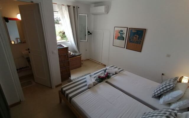 Alekos Beach Houses-Romance