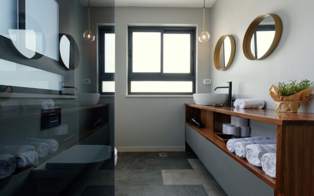 The Roof - By Sea Land Suites