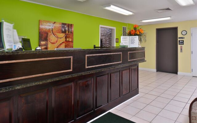 Douglas Inn And Suites